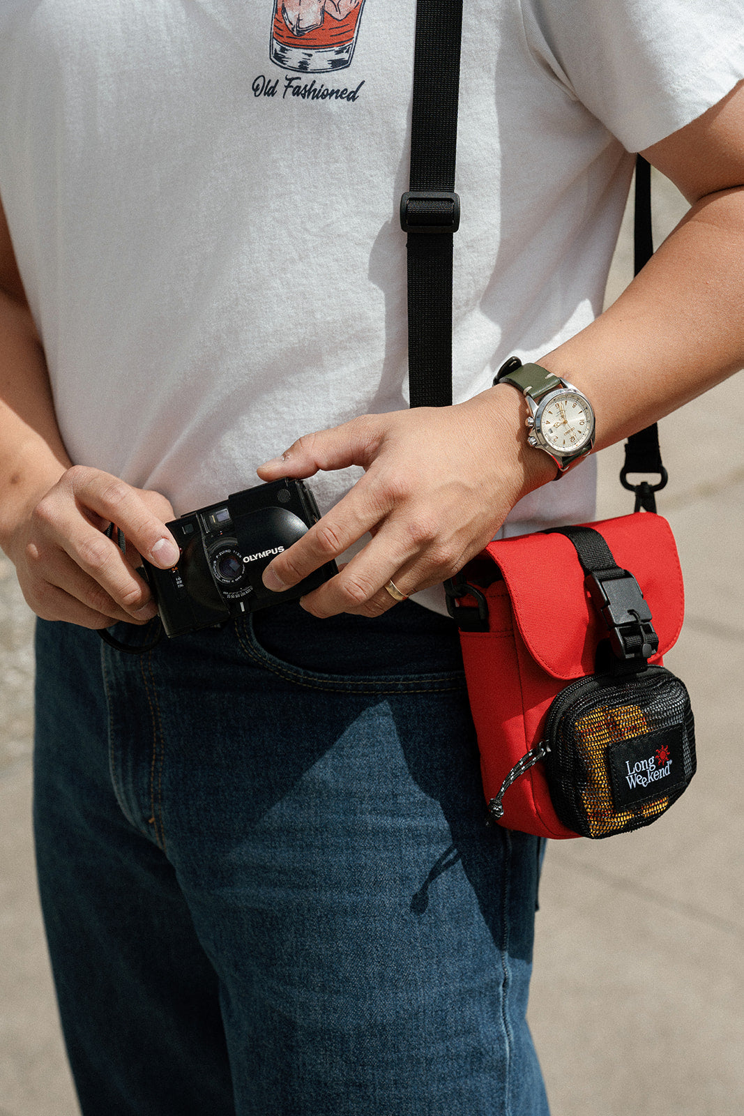 Long Weekend Crossbody Camera Pouch - Red